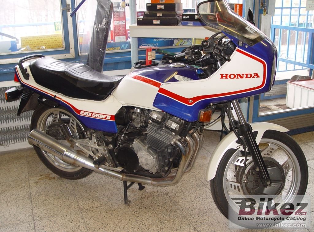 Big  cbx 550 f 2 picture and wallpaper from Bikez.com